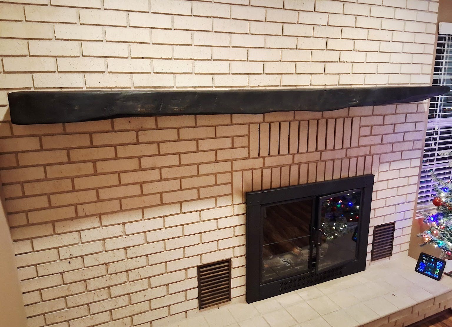 Modern floating mantel with curved design
